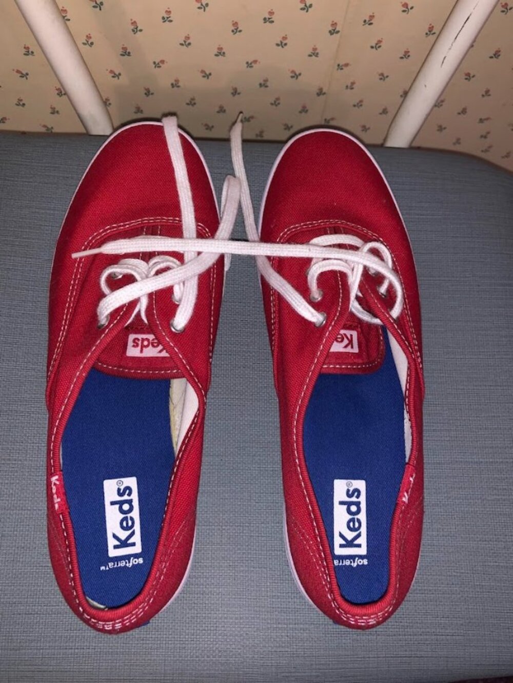 Wmn's Red Keds